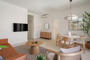 Agua I & seasonal pool by ELE Apartments
