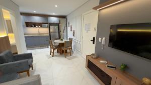 Apartamento novo ao lado do shopping, no centro