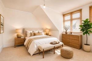 Luxury 5BR Home Pool, Gym, Concierge & Parking