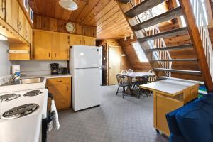 Chalet #50 Near Courts & Family Resort Fun