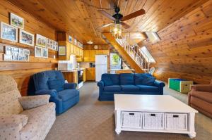 Chalet #50 Near Courts & Family Resort Fun