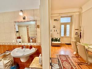 Csengery Spacious Apartment AC Wifi