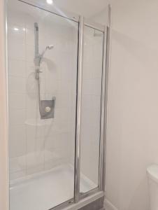 West Kensington Cozy Apartment Steps from Everything - Heart of London