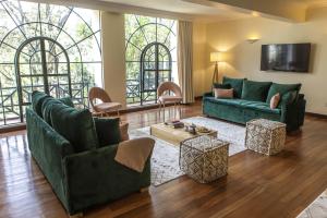 Riverside Park Lush Oasis - 2 Bed Home Office