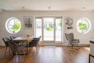 2 Schlafzimmer, Offene Küche, Balkon und Terrasse - moderne 90qm in ruhiger, zentraler Lage - nur 500m bis zum Strand