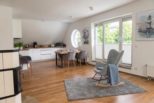 2 Schlafzimmer, Offene Küche, Balkon und Terrasse - moderne 90qm in ruhiger, zentraler Lage - nur 500m bis zum Strand