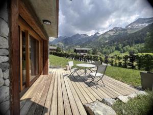 NOUVEAU LOGEMENT Charmant appartement dans chalet au calme, terrasse et jardin, vue montagne, wifi inclus