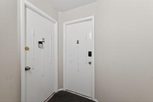 Beautiful 2 bedroom in The Chateau