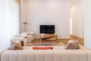 ASTRO Emanuelle E by LovelyStay