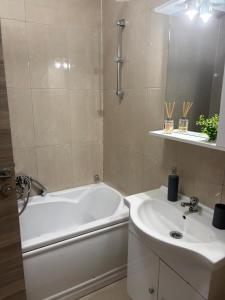 Summerland Marya Apartments