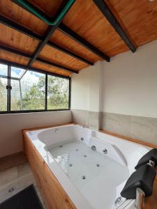 Ecocabañas ByB Cabaña de lujo con jacuzzi y vista a la montaña