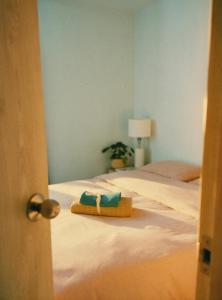 Cozy & bright room
