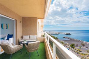 Frontline Beach Apt with Terrace