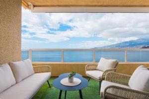 Frontline Beach Apt with Terrace