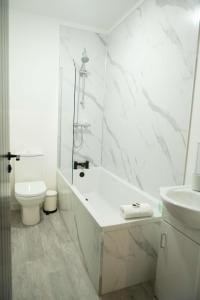 Modern 1 Bedroom Apartment in Derby with Parking