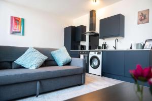 Modern 1 Bedroom Apartment in Derby with Parking