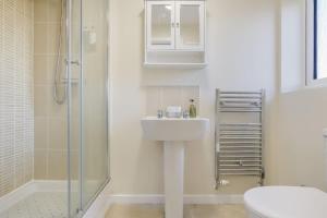 Contractor House - Driveway Van Parking Fast Wifi Laundry Facilities
