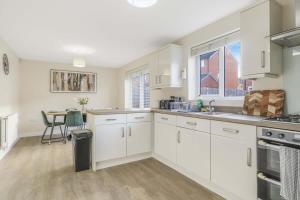 Contractor House - Driveway Van Parking Fast Wifi Laundry Facilities