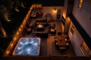 Rocky Mount Retreat Hot Tub Firepit Gameroom