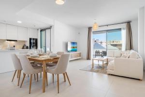 Moderno Apto de 3Hab en Higuerón con Vistas al Mar