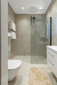 Cityscape View 1 BD Apartment by Domvia