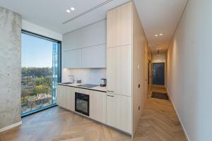 Cityscape View 1 BD Apartment by Domvia