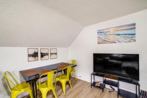 Walkable Apt in Dtwn Michigan City! 2 Mi to Beach