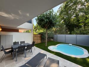 3-bedroom apartment - garden - private pool