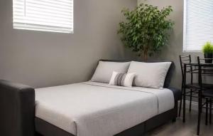 Furnished 1BR Private Unit with Wifi & Utilities - Washer Dryer - Sleeps 4