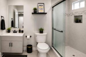 Furnished 1BR Private Unit with Wifi & Utilities - Washer Dryer - Sleeps 4