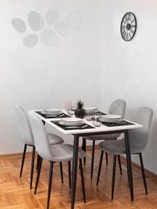 Luna Apart Becici - Garage Included