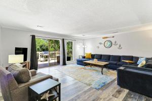 677 Queens Grant