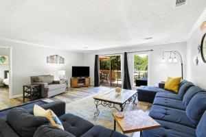 677 Queens Grant