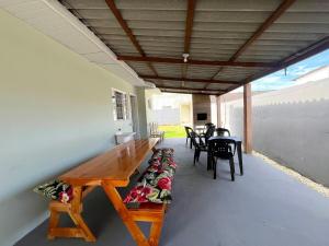 CASA COM PISCINA PARA TEMPORADA EM GUARATUBA Pr