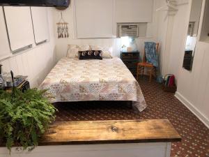Private Studio with Free Parking