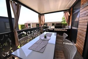 L&A Mobile House