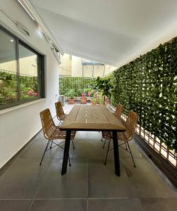 Luxury Apartment Steps from Historic Center Plaka