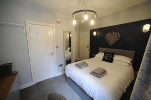Victorian Suites - Couples Coastal Retreat