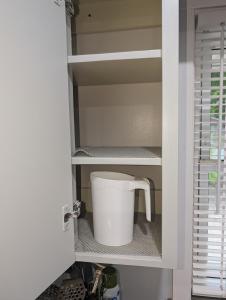 Bright 2BR Home Near Airport & Shops