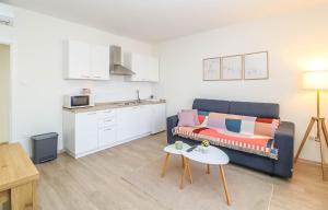Apartment with terrace and parking