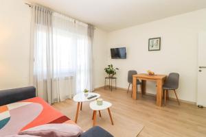 Apartment with terrace and parking