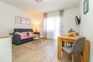 Apartment with terrace and parking