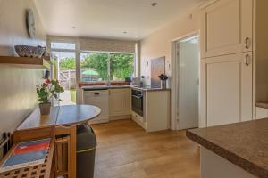 Charming Dog Friendly Cottage with Garden