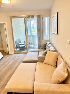 Beautiful 2BR 2BA on Wilshire Blvd - 10 min to Beverly Hills - Walking distance to Cafes and Restaurants