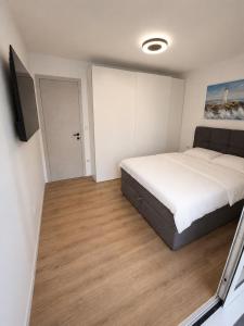 Apartman Edi- Newly renovated with balcony