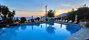 Sandy Bay Hotel