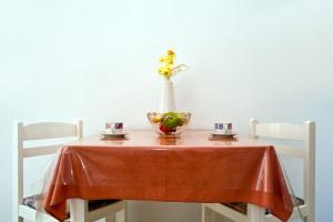 Galatas studio 3, ideal for solo travellers, 750m from the beach