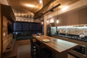Lume 604 l Studio Industrial Completo com Vista l 5 min dos Vinhedos l Garagem Inclusa