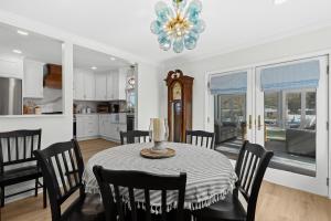 Tan Lake Oasis Modern Lakefront with Game Room 2 min to Downtown Oxford