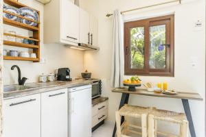 Yianna Cottage Studios